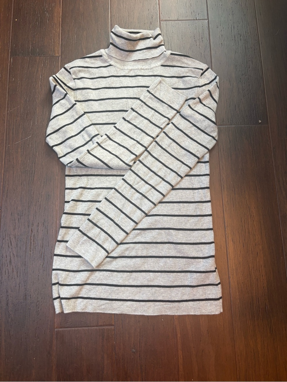 Striped Turtleneck Long Sleeve Tee - Gray/Black